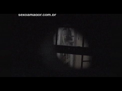 ❤️ 金发女郎被隐藏在空心砖后面的邻居偷窥者偷偷录影 ❤ Anal porn❌❤